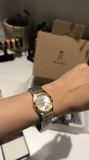 ساعة اوميقا ساده بدون فصوص