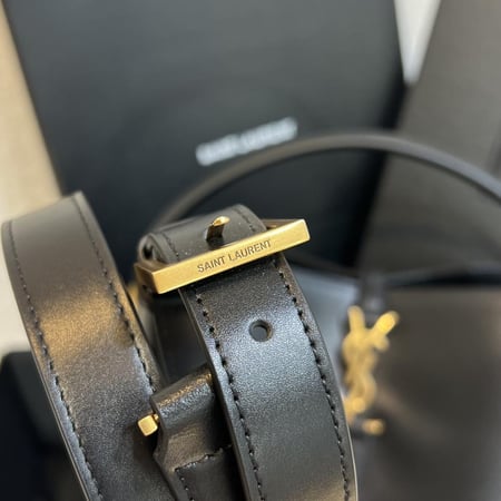 YSL Le 37