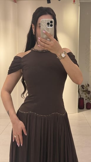فستان طويل وانيق