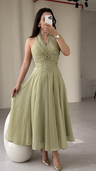 فستان ناعم وانيق