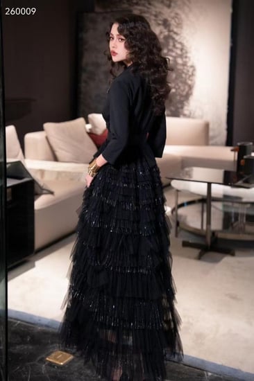 فستان طويل فخم وراقي مزين بحزام