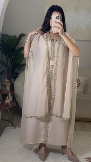 جلابية نسائية فخمه بقصه واسعه مزين بالؤلؤ