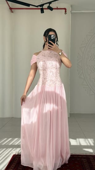 فستان طويل انيق وراقي