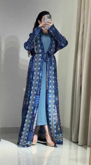 عبايا ترنديه متعددة الالوان