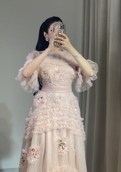 فستان طويل سهرة مطرز بالشك