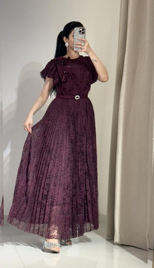 فستان دانتيل فخم وانيق