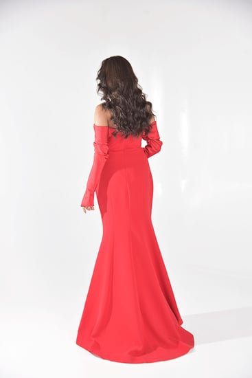 فستان بتصميم إنسيابي ( Off-Shoulder )