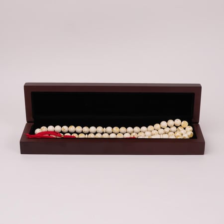 سبحة مستكة مرقطة مع بوكس فاخر