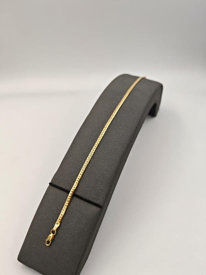 إسوارة ذهب عيار 18