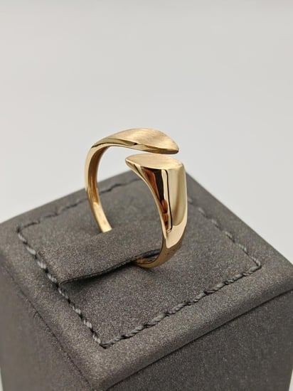 خاتم عيار 18 - 18K Ring