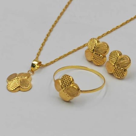 طقم ذهب عيار 18 - 18K Gold set