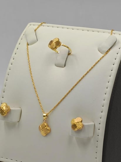 طقم ذهب عيار 18 - 18K Gold set