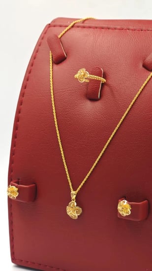 21k Set flower shape - طقم ذهب عيار 21 شكل وردة