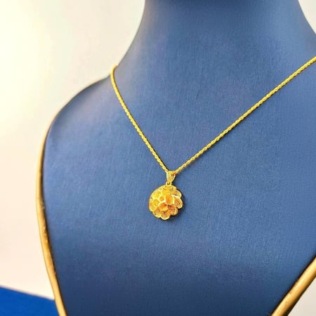 عقد شكل وردة عيار ٢١ - Necklace Rose Pendant 21K
