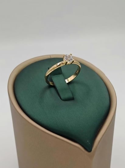 Engagement ring 18k gold