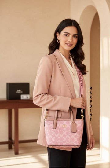 حقيبة أنيقة من ماركة كوتش (Coach)