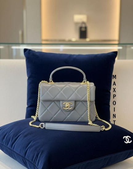 حقيبة يد CHANEL / بتصميم الجلد