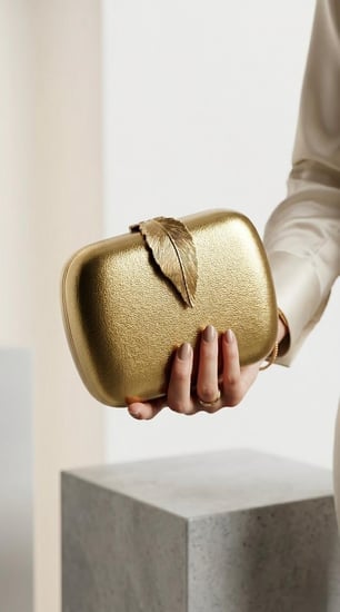 "حقيبة أوراق الغار الذهبية" (Golden Laurel Clutch)