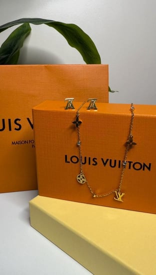طقم لويس فيتون LV Iconic Charms (سلسال + حلق)