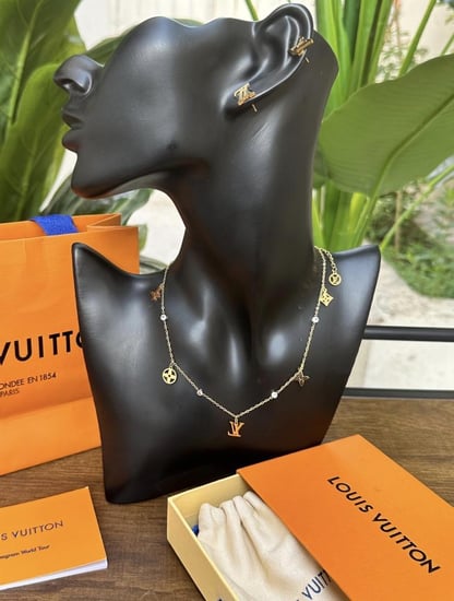 طقم لويس فيتون LV Iconic Charms (سلسال + حلق)