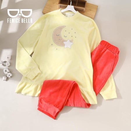 بيجامة قطيفة حريمي تطريز هلال نائم ونجوم