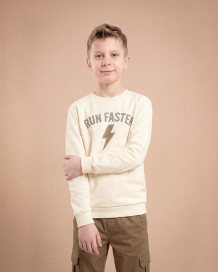 بيجامة اولادي الكنزة ميلتون مطرزة إشارة البرق + طباعة رابر كلمة RUN FASTER   + بنطال جابردين