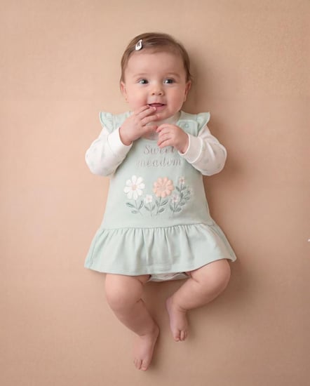 فستان بيبي ميلتون مطرز ازهار + كلمة Sweet meadow + كنزة مطبوعة ازهار
