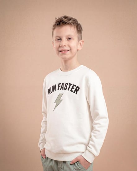 بيجامة اولادي الكنزة ميلتون مطرزة إشارة البرق + طباعة رابر كلمة RUN FASTER   + بنطال جابردين