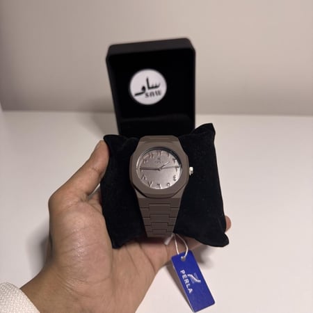 ساعة كاربون بني مطفي