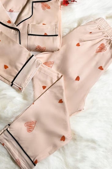 بجامه بناتي جيب على الصدر  من العيسائي للأطفال