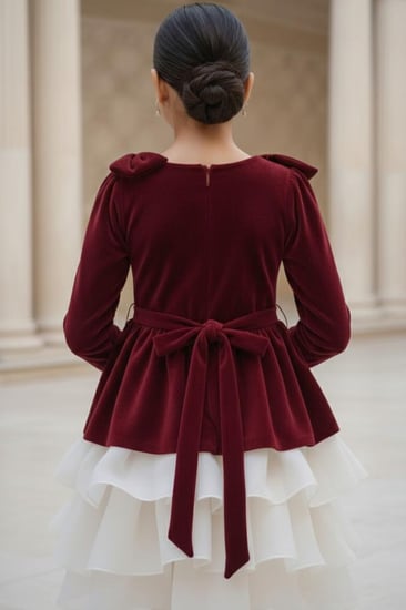 فستان بناتي مخملي عنابي بطبقات تول أبيض للمناسبات