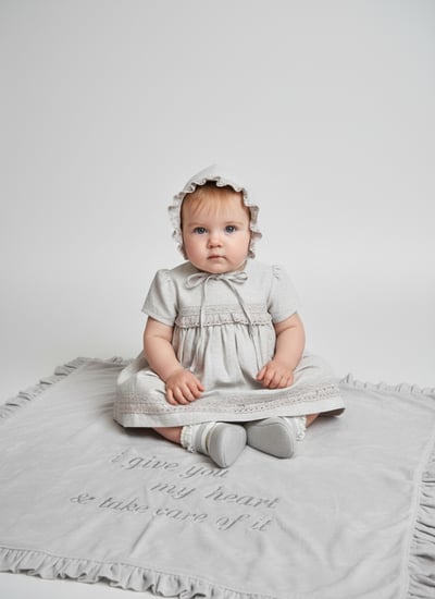 علبة مواليد تركية للبنات باللون الرمادي الفاتح|13543