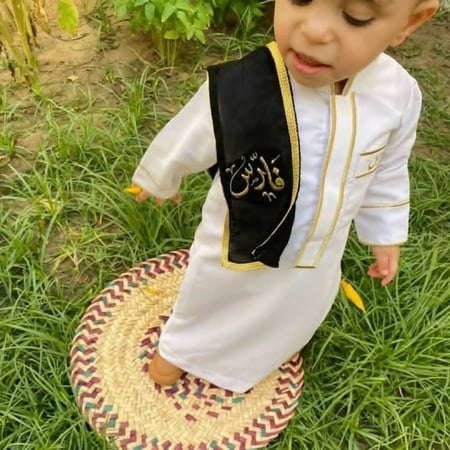 ثوب اطفال مع وشاح