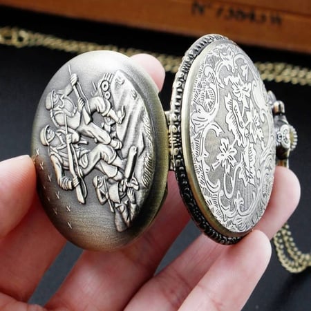 ساعة الجنود  قلادة الجيش العسكرية