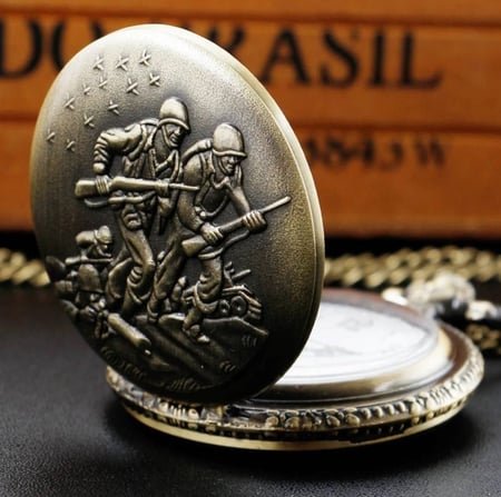 ساعة الجنود  قلادة الجيش العسكرية