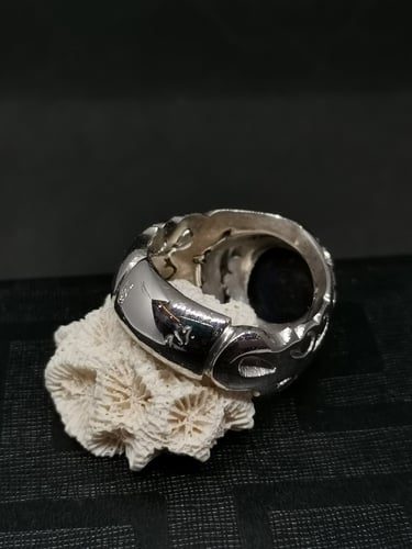 خاتم الفضة بحجر اوبال طبيعي بصياغة جراح ومرصع بالا...