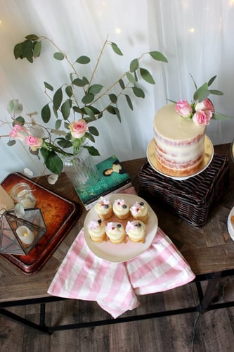 بكج احتفال | ضيافة حلويات متكاملة Floral Touch