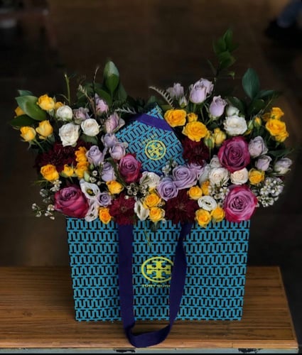 تنسيق مجموعه هدايا على كيس توري بورش