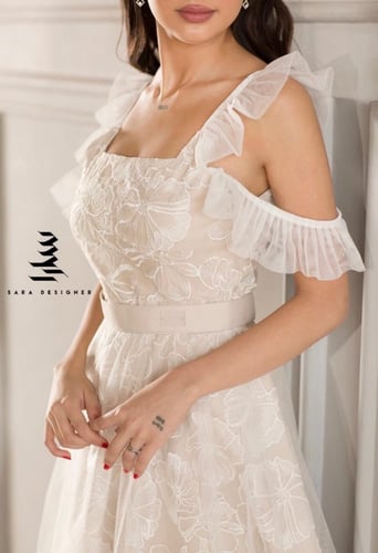 فستان بيج بتطريز ورد