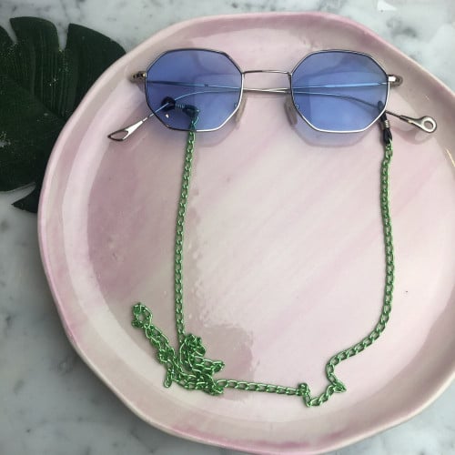 تعليقه نظاره باللون اخضر