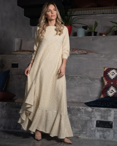 فستان طويل بكشكش