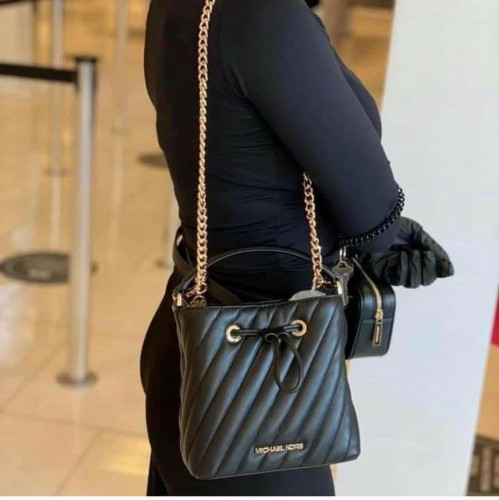 شنطة مايكل كورس سوري كروس صغيرة مبطنة سوداء