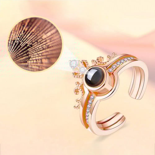 خاتم مفتوح مرصع بفصوص يظهر من خلاله كلمة أحبك بـ 1...