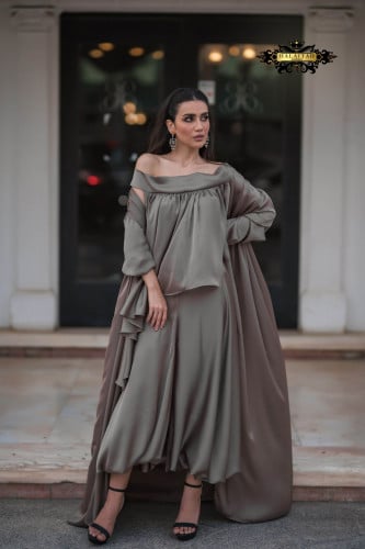 بلوزة و بنطلون بقماش حرير