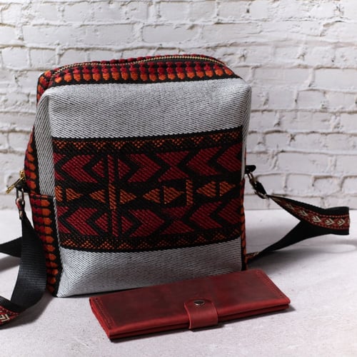 حقيبة كروس من قماش السدو المميز