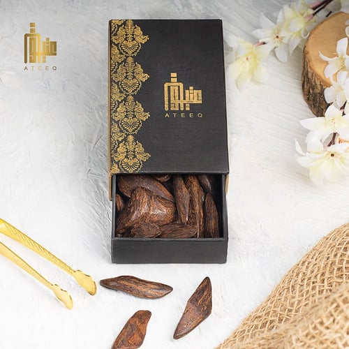 دهن عود عتيق الفاخر و عود خشب عتيق