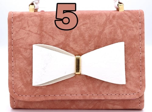 حقيبة الفيونكه ناعمة وانيقه تناسب طفلتك