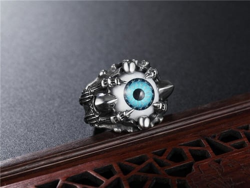 خاتم مخلب مزين بنقوش وحجر بشكل عين زرقاء