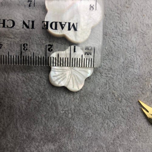 قلاده صدف ورده مطلي ذهب