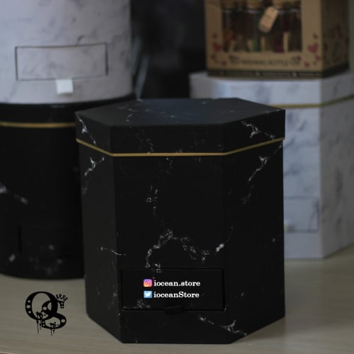 بوكس هدية+زجاجة صغيرة ..